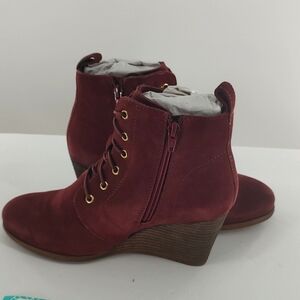 Diba Blake Suede Burgundy Bootie Size 8